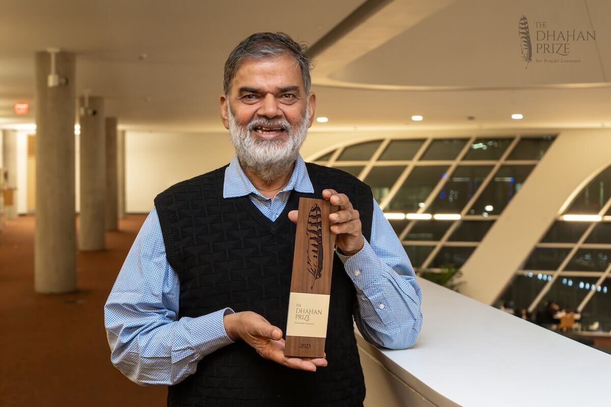 Balbir Parwana 2025 Dhahan Prize portrait with trophy